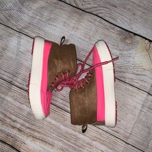 OshKosh booties size 8